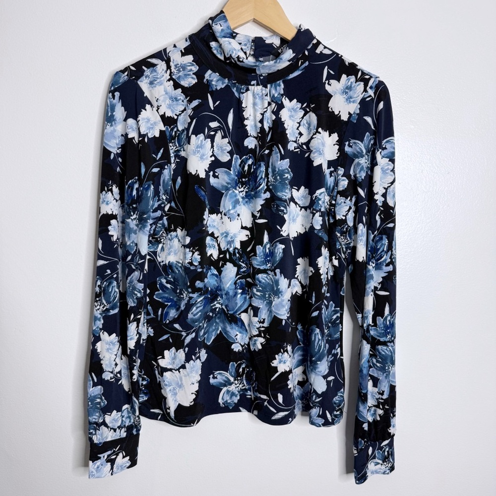 NWT Karl Lagerfeld Blue White Floral Mock Neck Blouse Pearl Buttons‎ Size Small